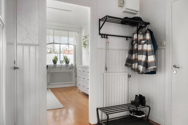 Hallen med avhängning till höger.