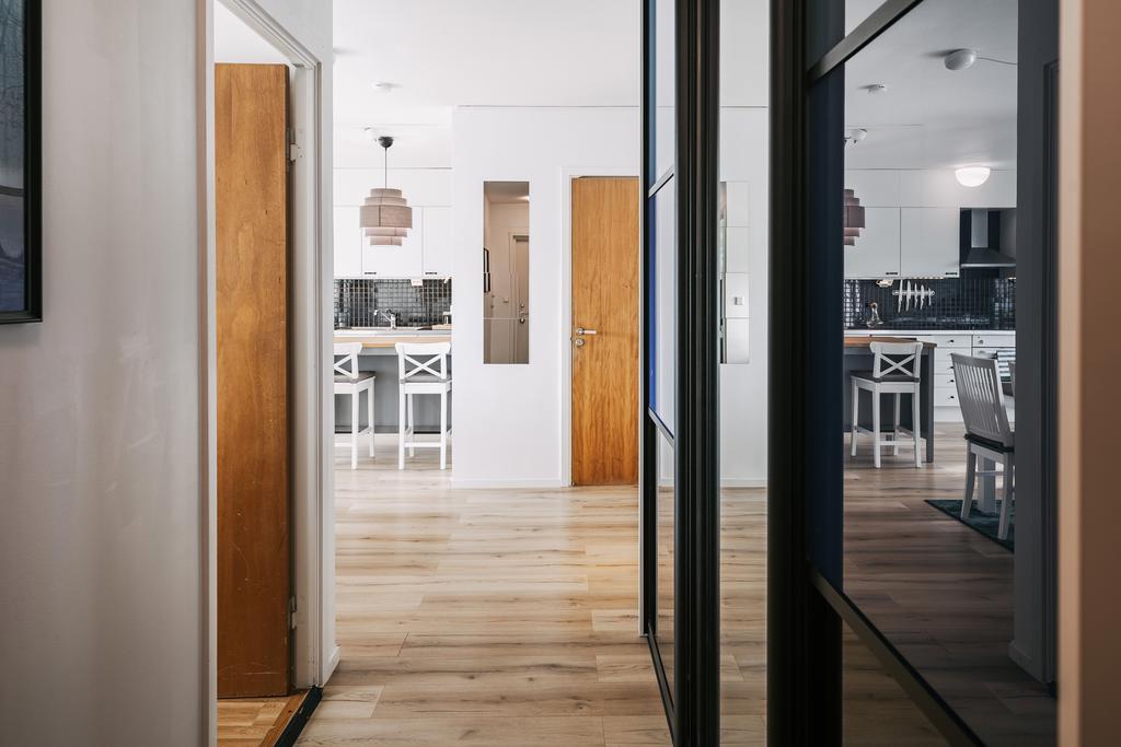 Hall med skjutdörrsgarderob