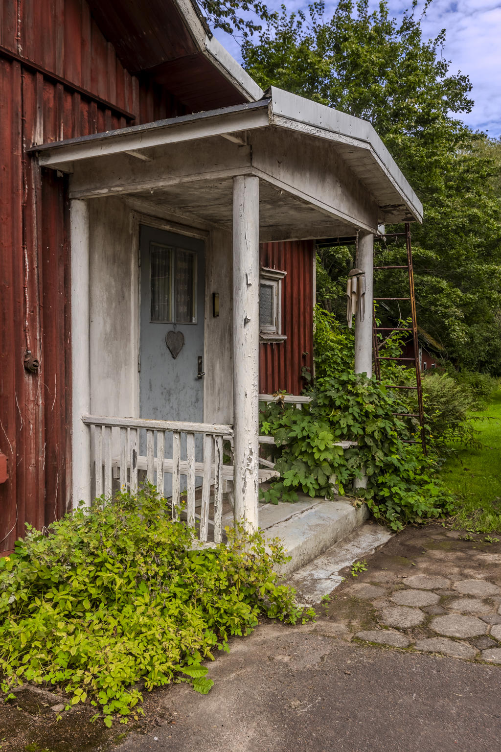 Entré till garagebyggnad