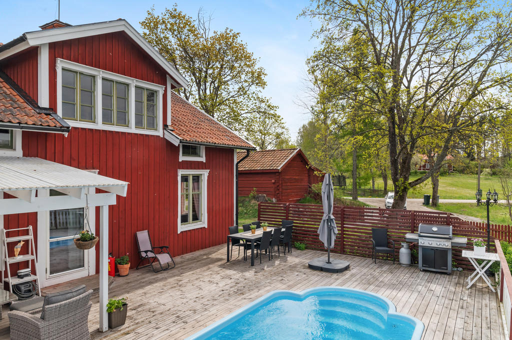 Sänkt pool i trädäcket