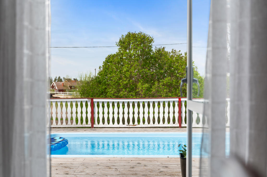 Pool i trädäcket