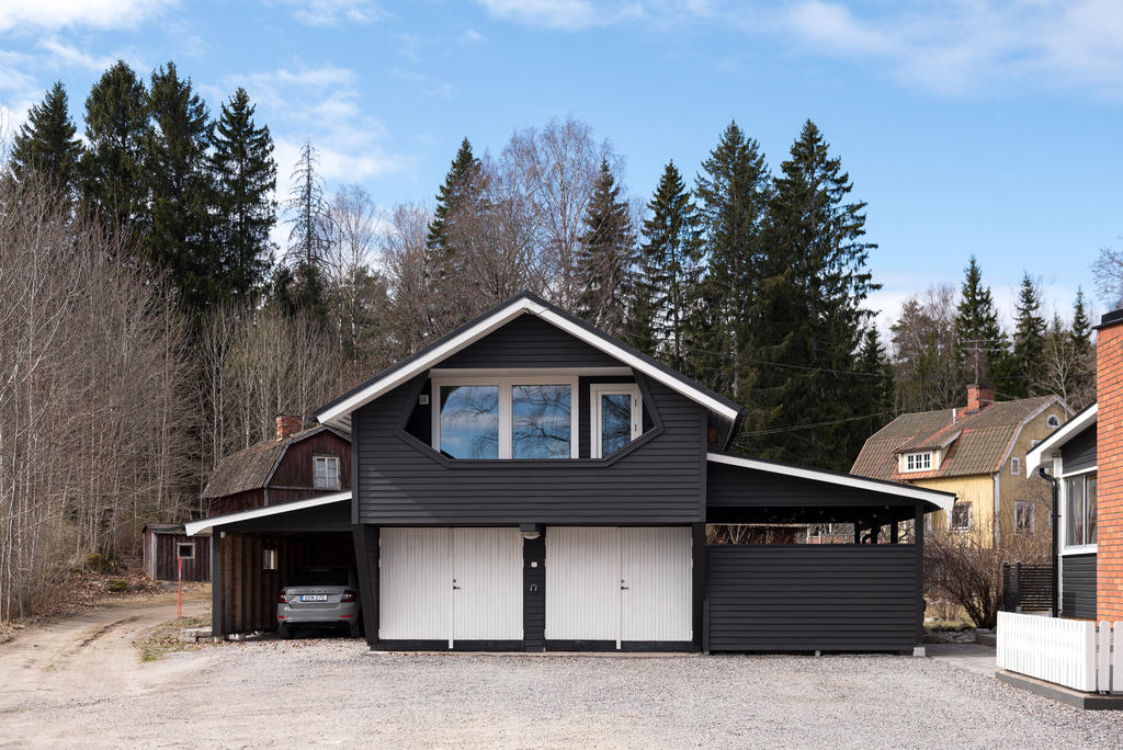 Garage och carport.