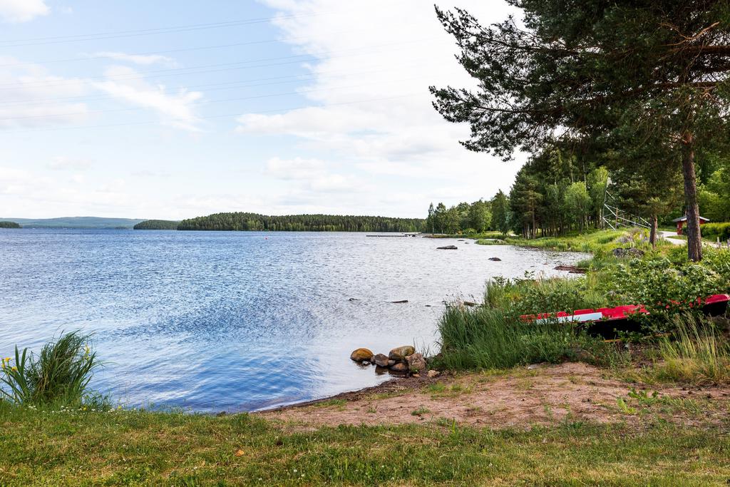 Idylliskt sjönära område