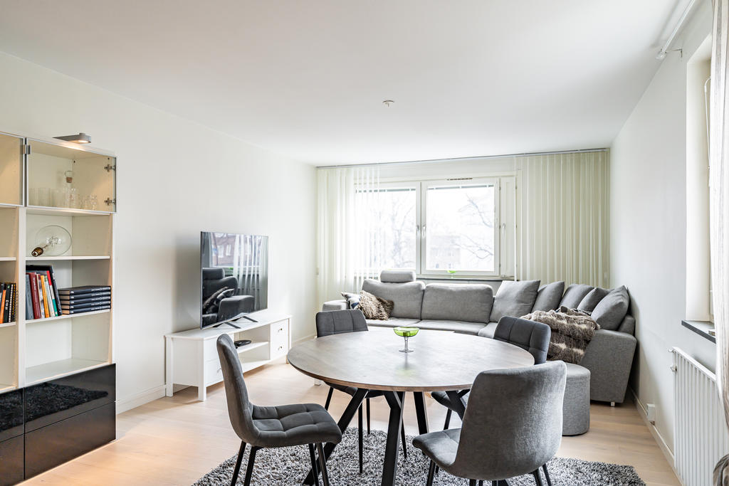 Härligt ljusinsläpp från fönstren. 