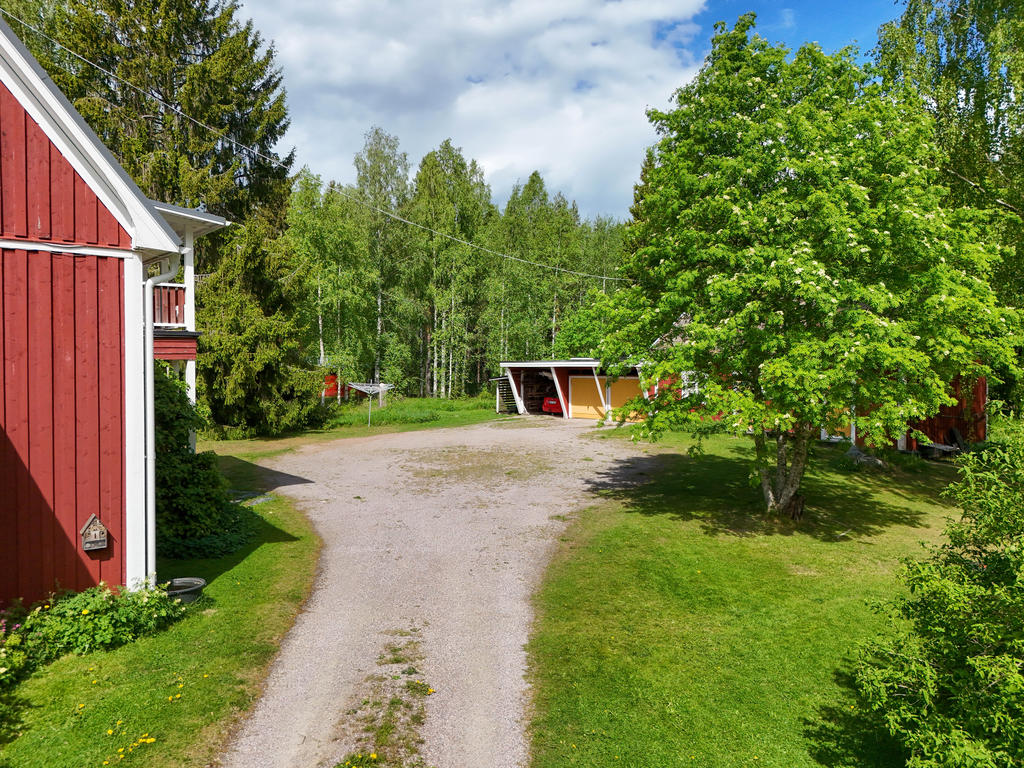 Grusplan på innergården. 