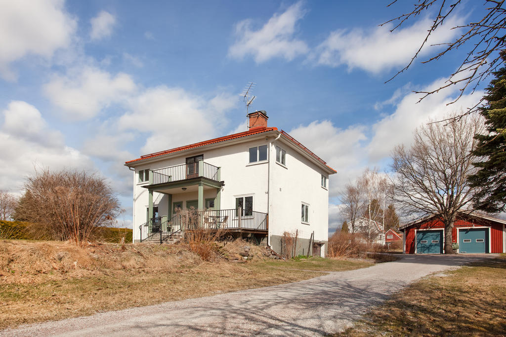Gård med stort dubblegarage