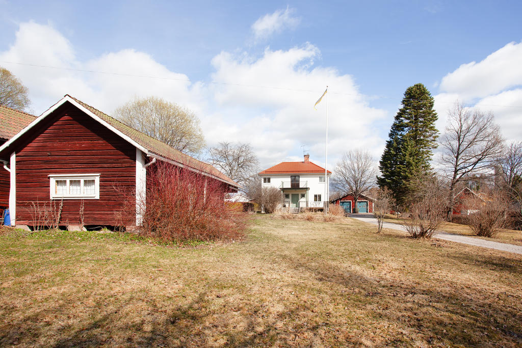Timrat uthus på tomten