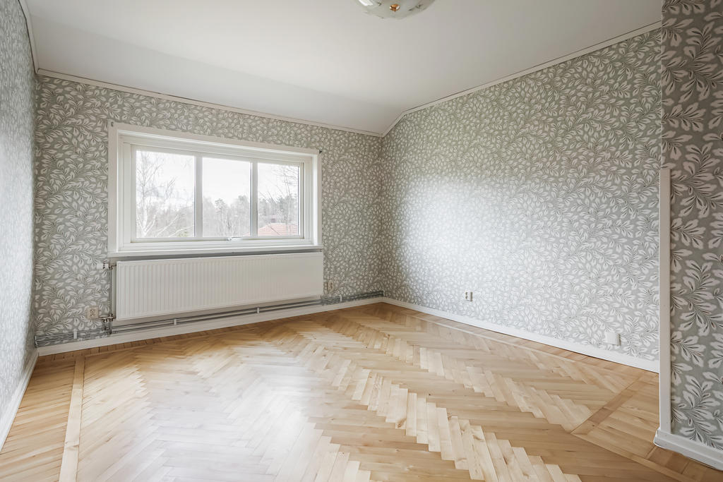 Tapeter är smakfullt valda och lätta att inreda efter.