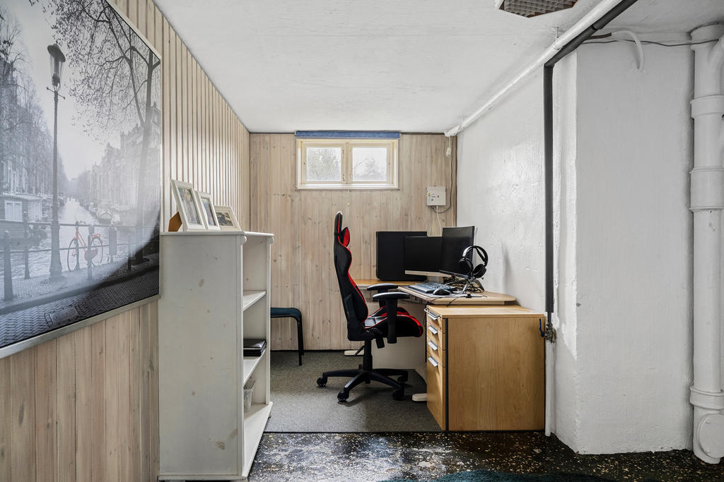 Kontor/Hobbyrum i källarplan