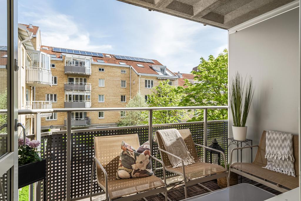 Härlig balkong under tak