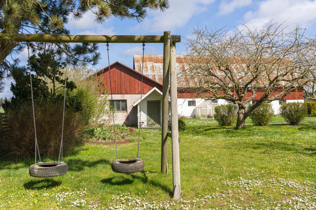 Lekplats i trädgård