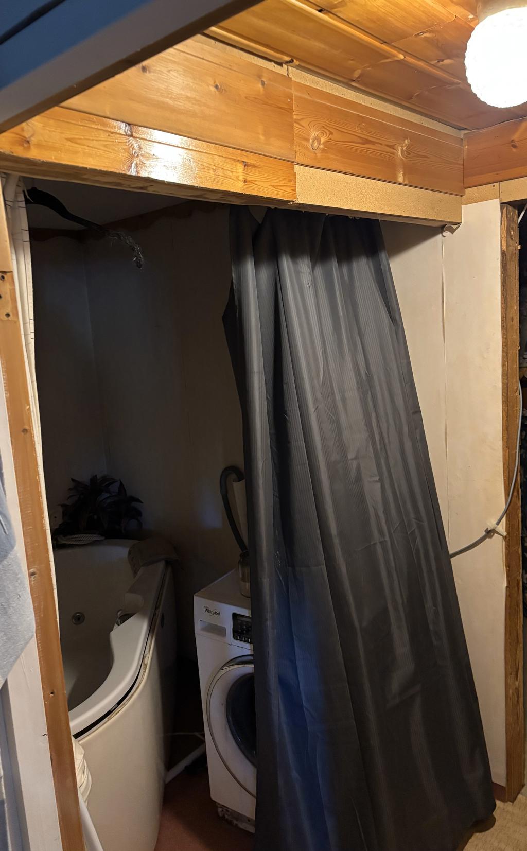 Badkar och tvättmaskin