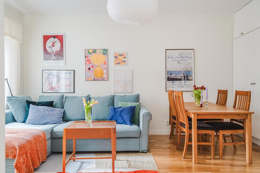 Plats för både soffa och matsalsbord