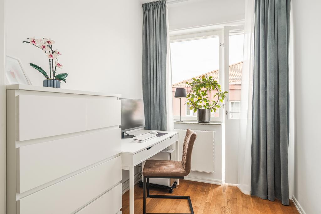 Arbetsrum med utgång till balkong