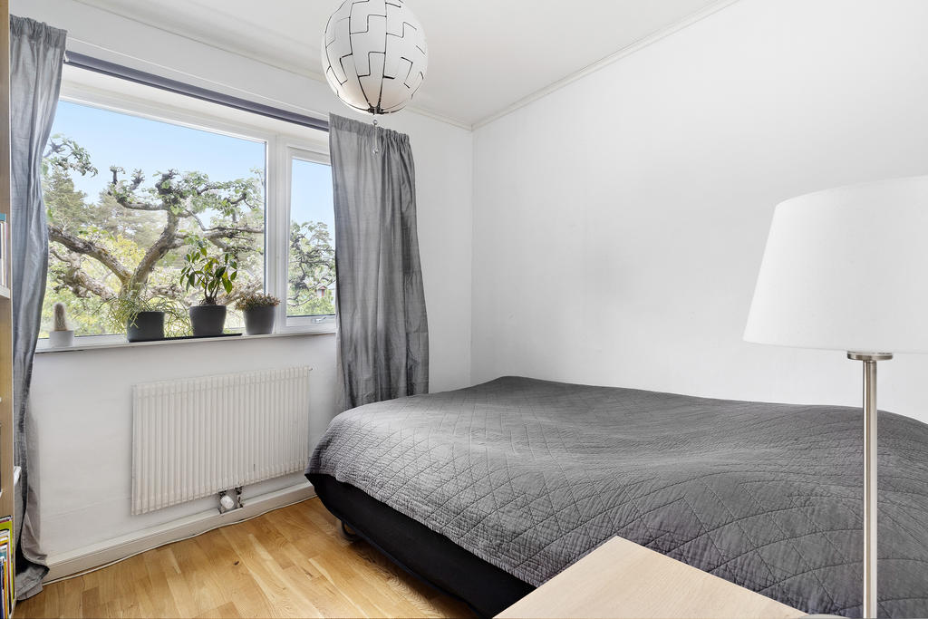 Sovrum i uthyrningsdelen på nedre plan
