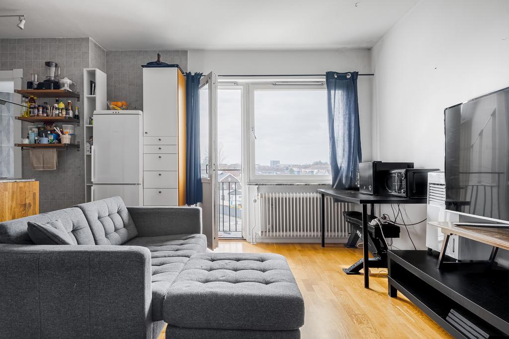 Rejält fönster som ger bra ljusinsläpp