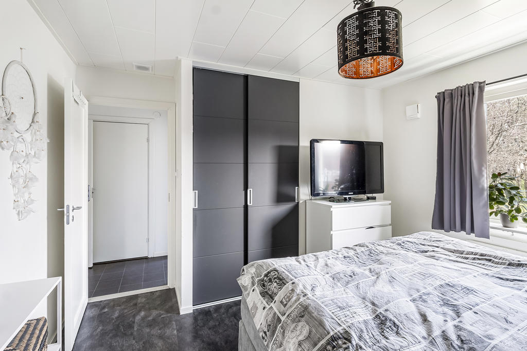 Sovrum med förvaring