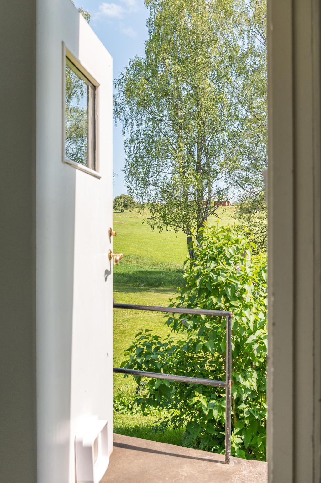 Utgång till trädgården på baksidan