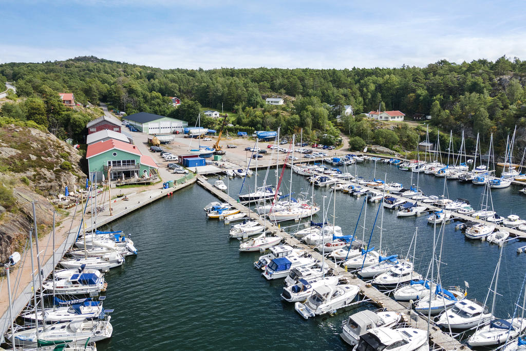 Fantasi Marina i Källvikens hamn.