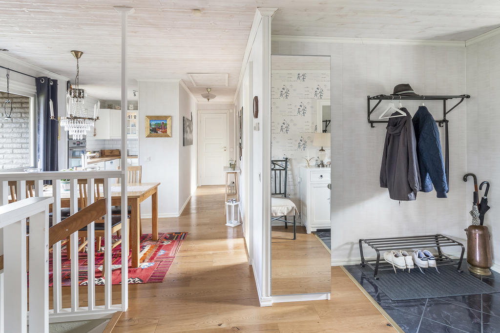 Hall mot kök