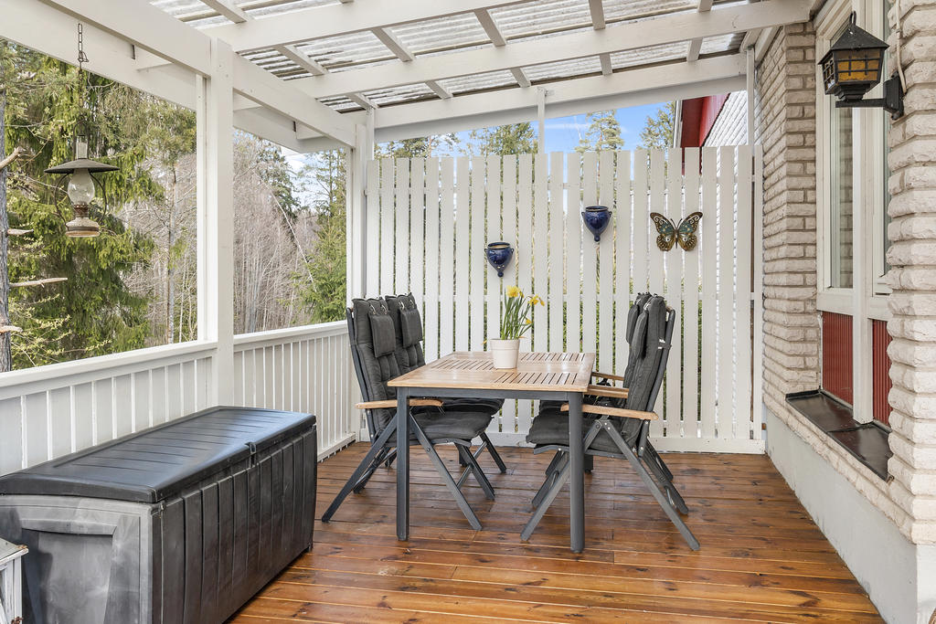 Stor altan vid entrésida