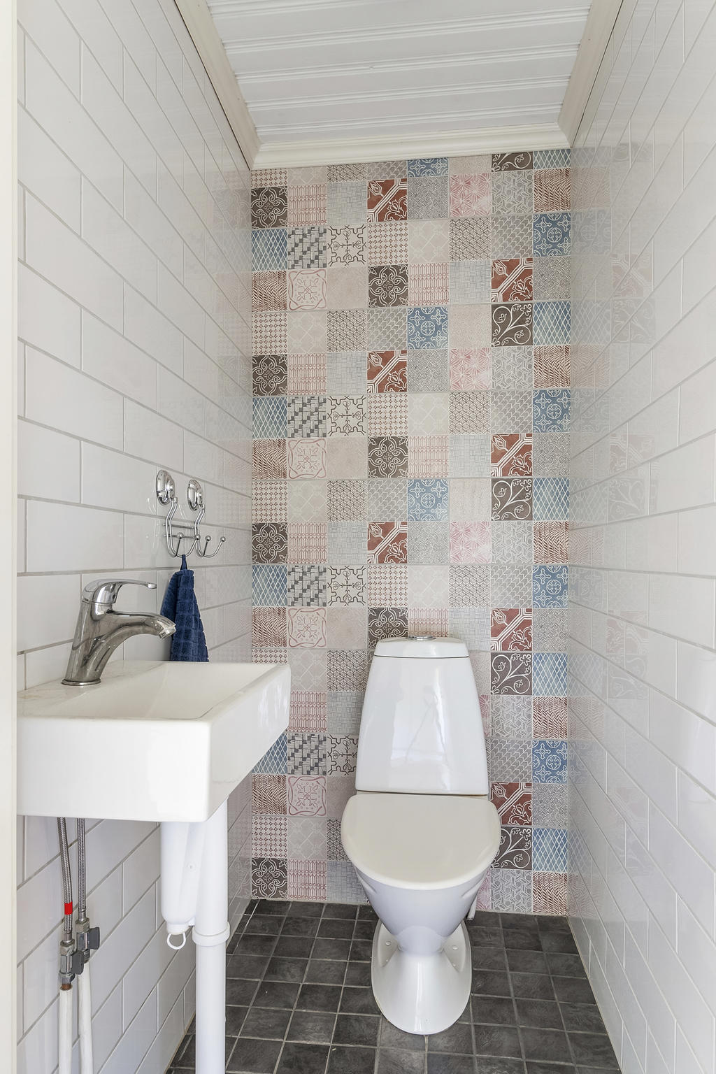 Helkaklad wc suterränplan 