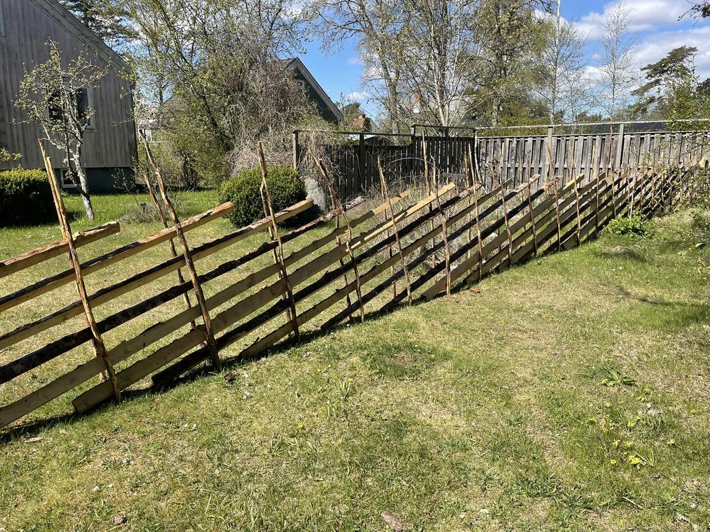 Nytt staket mot grannen