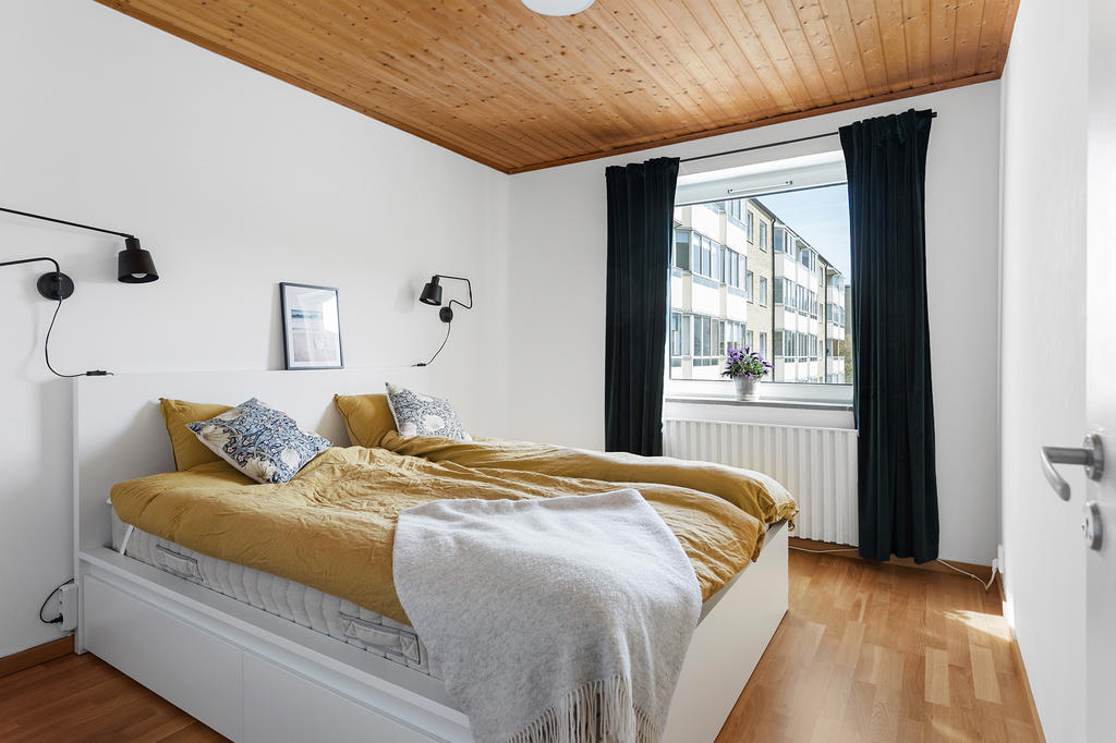 Plats för dubbelsäng och förvaring
