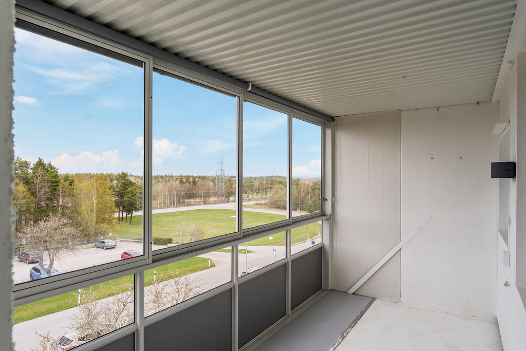 Utsikt från inglasad balkong