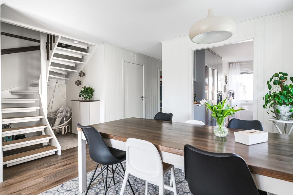 Här  finns gott om plats  för stora middagar med vänner och familj. 