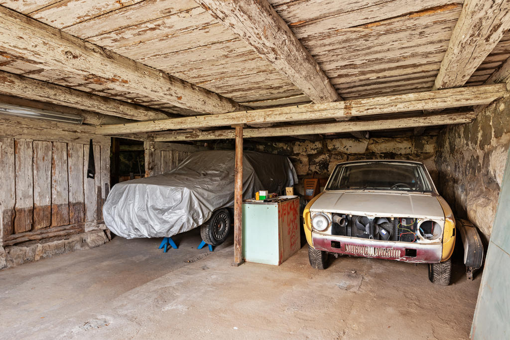 Garage finns också på nedreplan av ladan