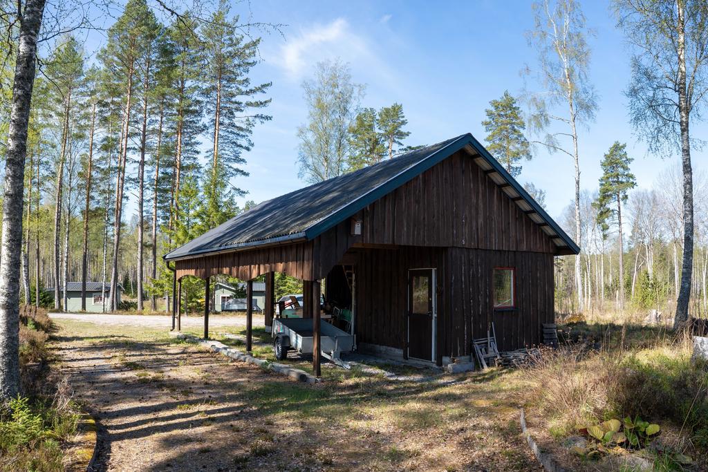 Carport och förråd