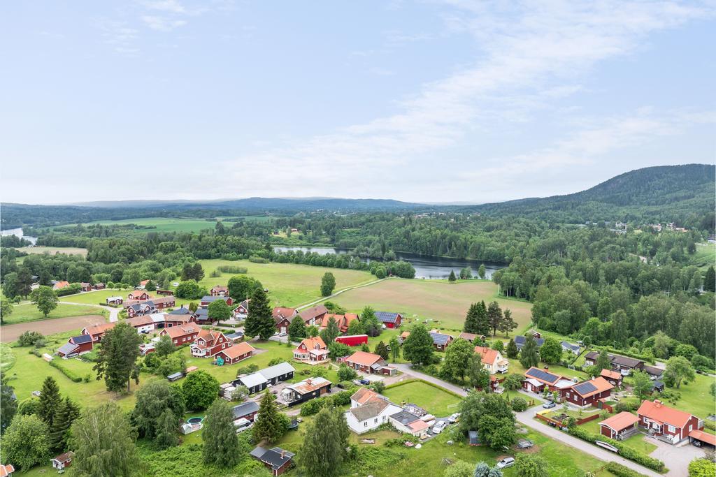 Vy över fastigheten och området