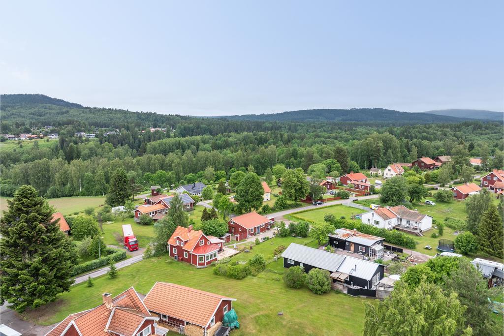 Vy över fastigheten och området