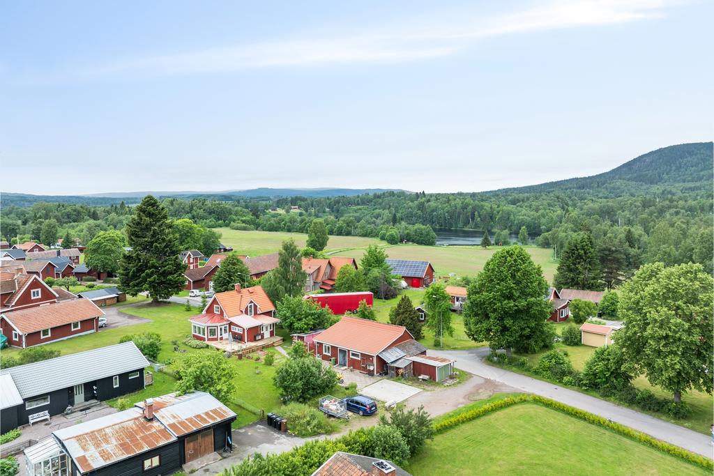 Vy över fastigheten och området