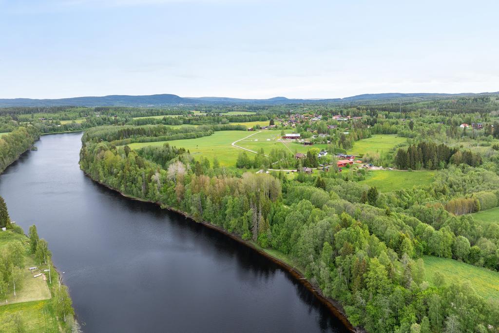 Vy över Västerdalälven och Björka