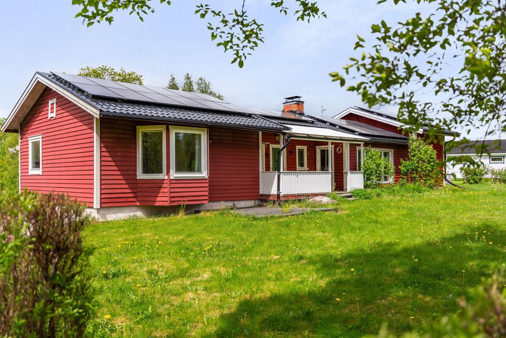 Trädgårdssidan med solpaneler