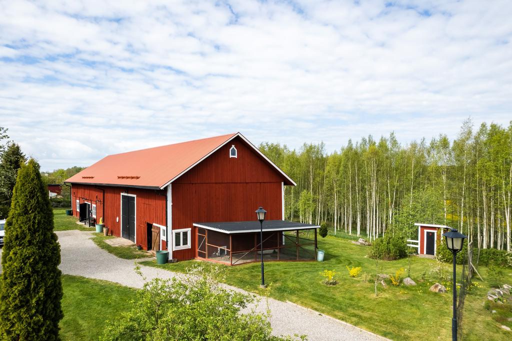 Lada, hönsvoljär, dass