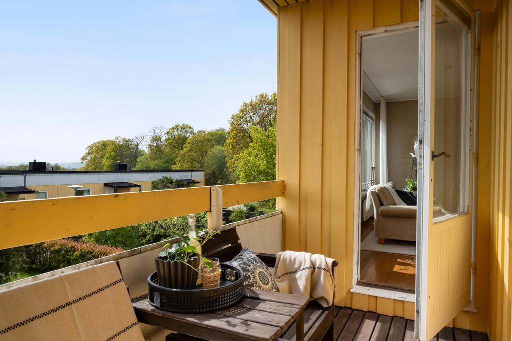 Balkong på övre plan med fin havsutsikt