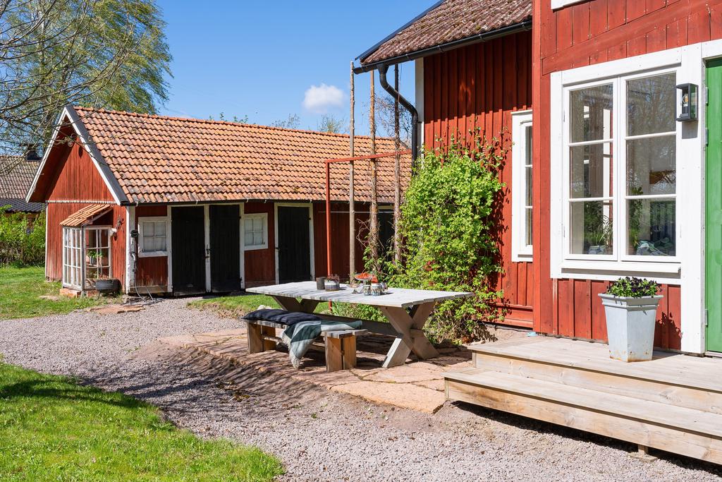 Uteplats vid entrén