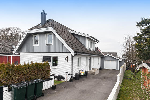 Rejäl uppfart och bra garage