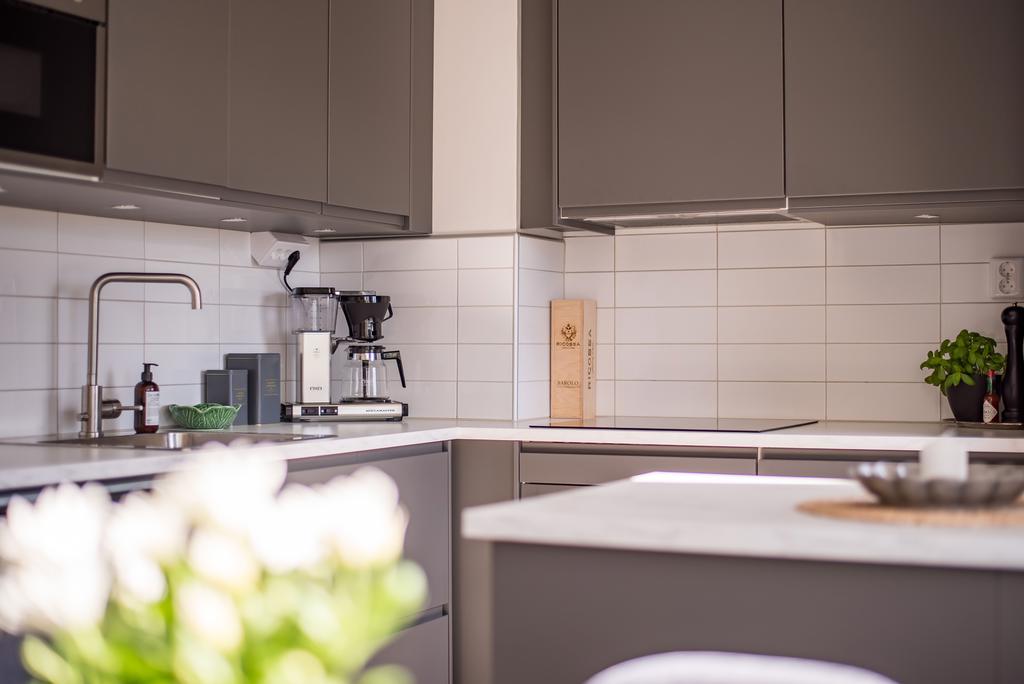 Köket sett från matplatsen