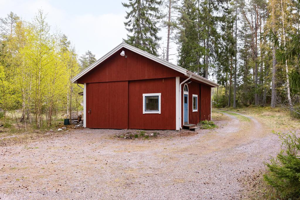 Garage/förråd/gästrum 