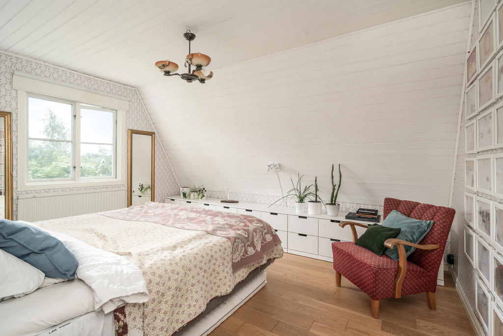 Master bedroom 3