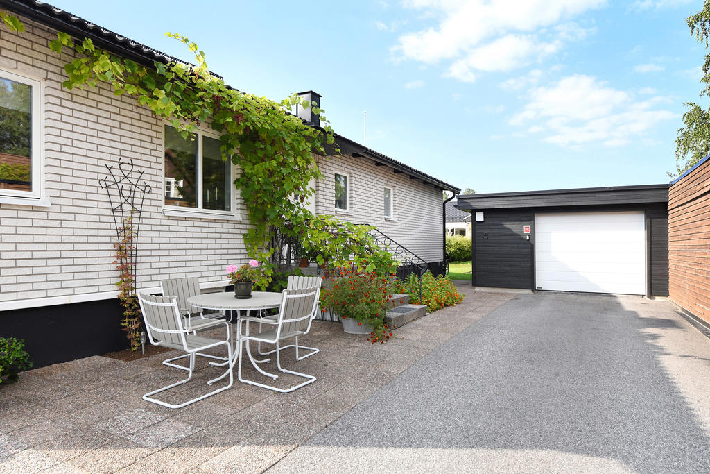 Nybyggt garage med nygjuten platta 2019