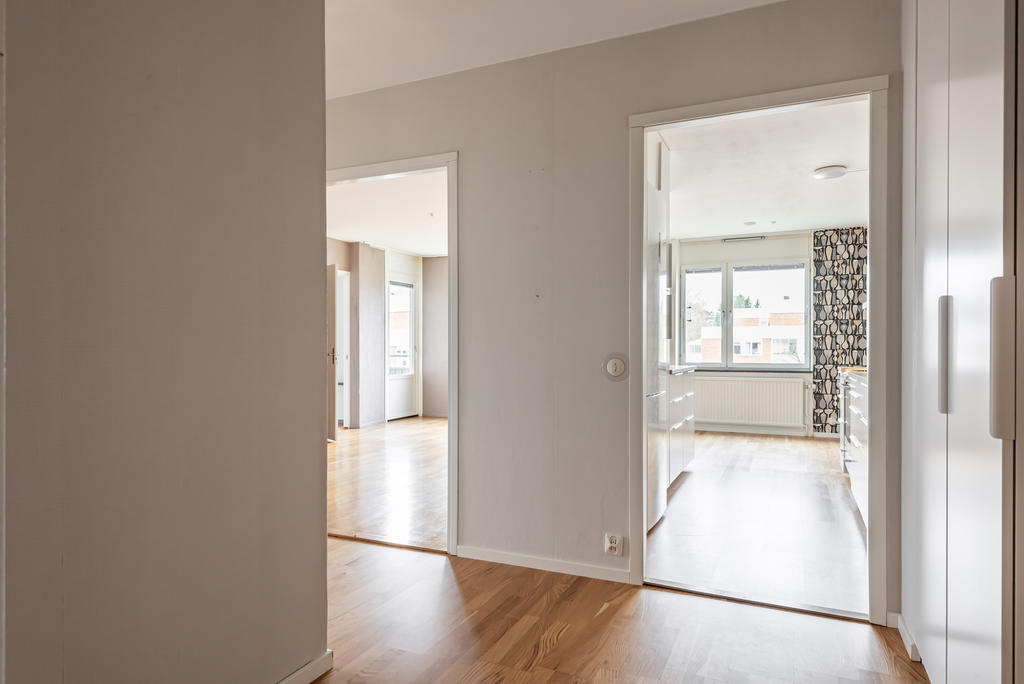 Hallen fortsätter i vinkel 