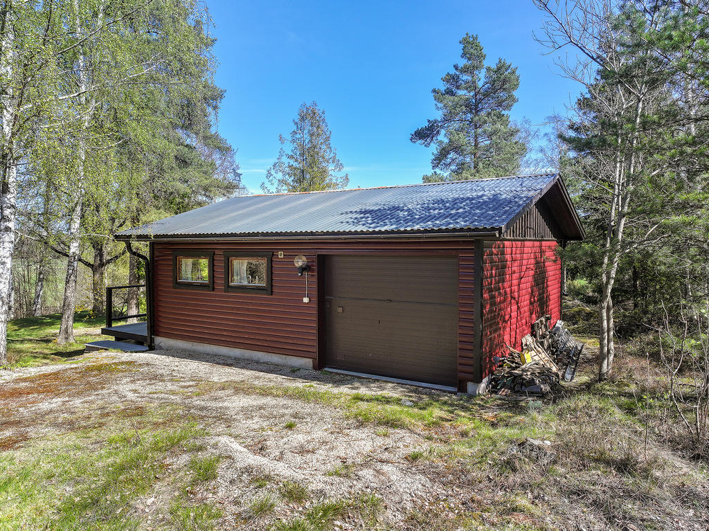 Gäststuga/garage 