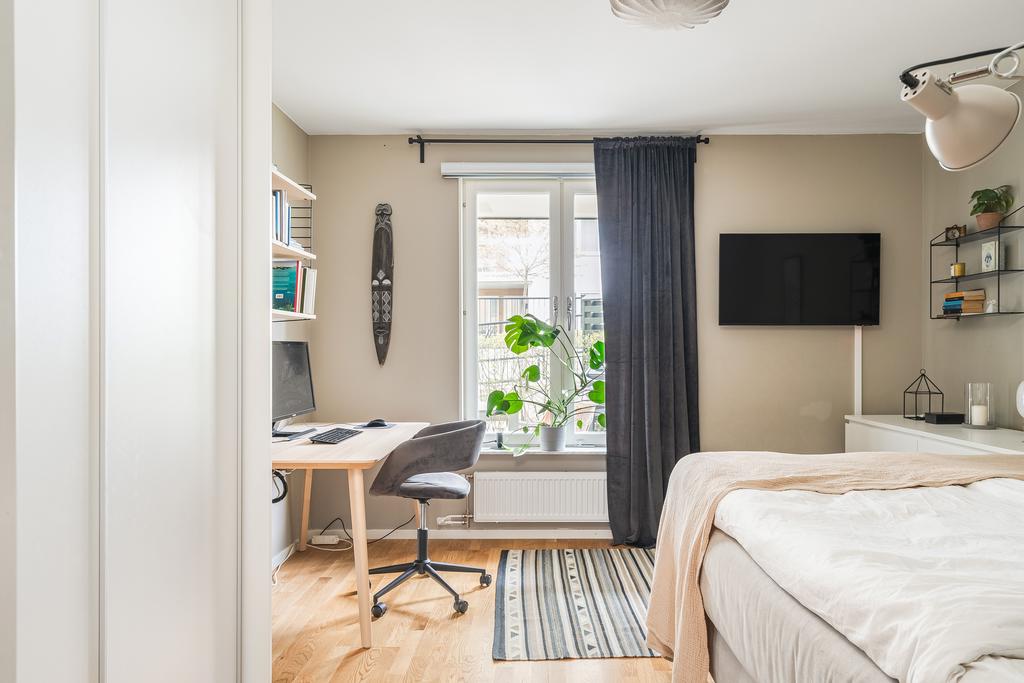 Arbetsplats i sovrum