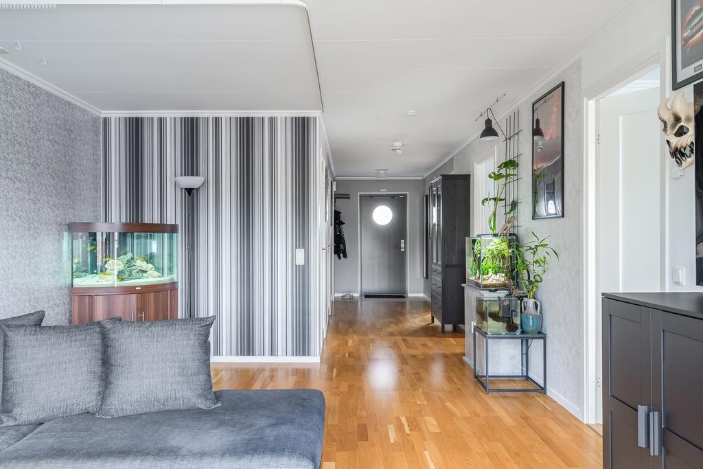 Vardagsrum mot entréhall
