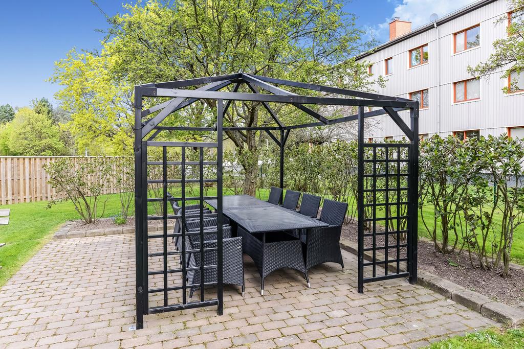 Pergola på gården för träffar med familj och vänner!